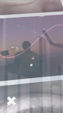 Ekranlarda istatistik ve veri işleme animasyonu. küresel bağlantılar, dijital arayüz ve dijital olarak oluşturulmuş video işleme konsepti.