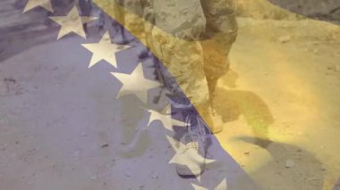 Lewis askeri eğitimini gösteren el çabukluğu yapan bir askere kamera çarpmış. Öğrenci, disiplin, yiğitlik, yoldaşlık, esneklik, açık hava, dayanıklılık