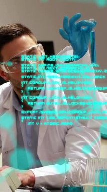 Laboratuvarda çalışan çeşitli erkek ve kadın bilim adamları üzerinde tıbbi veri işleme animasyonu. Tıbbi araştırma ve bilim teknolojisi kavramı