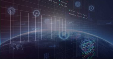 Saydam HUD hedefleri olan, karanlık şebeke uzayından çıkan dijital Dünya küresi gösteriliyor. Gelecekçi, görselleştirme, holografik, teknoloji, veri, etkileşimli, dijital