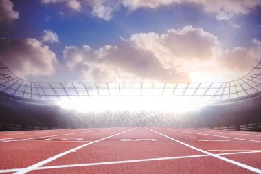 Metal çatılı gölgelerin altında beyaz ışıklı kırmızı şeritleri gösteriyor. Spor, stadyum, arena, atletizm, hız, yarışma, açık hava