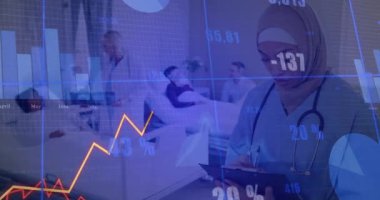 Veri çizgileri tırmanırken hemşire koğuşa pano yazıyor, doktor hasta sağlığı ölçümlerini inceliyor. Sağlık, sağlık, analitik, profesyonellik, yenilik, takım çalışması, görselleştirme