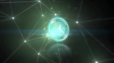 Sağ taraftan parlak alevler patlıyor, deniz mavisi saati soluyor, dönen halkalar örgüyü atıyor. Teknoloji, dijital, gelecek, yenilik, bağlantı, veri, hareket
