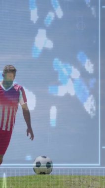 Eğitim sırasında beyaz erkek futbolcu üzerinde biyolojik veri bulunan ekranın animasyonu. Spor, futbol, dayanıklılık ve teknoloji konsepti dijital olarak oluşturulmuş video.