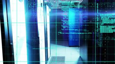 Panelden ışık yayılıyor, kod akışı yükseliyor ve koridor boyunca yayılıyor. Teknoloji, siber güvenlik, veri, yenilik, dijital, gelecekçi, ağ oluşturma