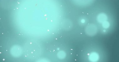 Yumuşak deniz mavisi arkaplan oluşturur, beyaz yıldız parıldar parlayan bokeh boyunca derinlik için kümelenir. Dijital, çevresel, lüks, kozmik, sakin, zarif, soyut
