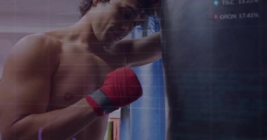 Boksör kum torbasını hazırlıyor. Yumrukları canlı grafikler olarak dağıtıyor. Formda kalmak için güç zirvelerini güncelliyor. Sporcu, antrenman, performans, analitik, fitness, kuvvet, görselleştirme