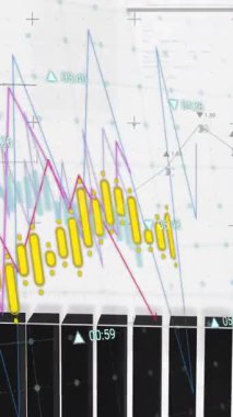Diyagramlar üzerinden veri işleme animasyonu. Teknoloji, iş ve dijital arayüz kavramı dijital olarak oluşturulmuş video.