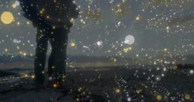 Adam, gün batımında, ışıl ışıl bir hayat tarzı reklamının altında, sahil şeridindeki kadını battaniyeyle sarıyordu. Romantizm, samimiyet, dinginlik, alacakaranlık, arkadaşlık, kıyı, konfor