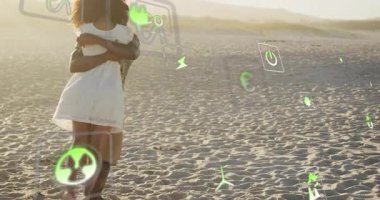 Alacakaranlık sahasında yürüyen çift, yüzen yeşil enerji simgeleriyle kucaklaşarak birliği sembolize ediyor. Romantizm, bağlantı, sürdürülebilirlik, uyum, manzara, sükunet, çevre