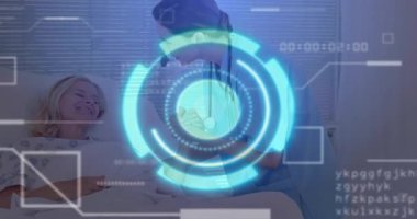 Bakıcı hastane yatağının üzerine eğiliyor, steteskop takıyor, hayati belirtileri kontrol ediyor. Tıbbi, sağlık, hemşirelik, profesyonellik, rahatlık, şefkat, klinik