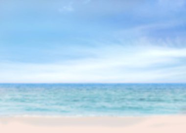 Açık gökyüzüne karşı sahilin manzarası