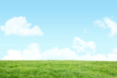 Gökyüzüne karşı sakin arazi manzarası