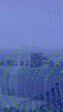 Şehir manzarası üzerinde finansal veri işleme animasyonu. Küresel finans, iş, bağlantılar, hesaplama ve veri işleme kavramı dijital olarak oluşturulmuş video.