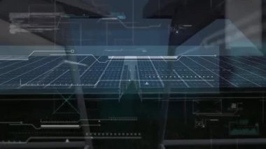 Kamera ilerlemesi, HUD 'nin hareketli grafikleri ve ölçümleri, güneş ve rüzgar enerjisini izlemesini tetikliyor. Yenilenebilir, sürdürülebilir, veri görselleştirme, fütüristik, enerji, teknoloji, kesinlik