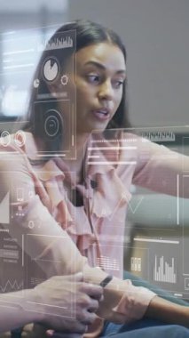 Veri analizlerinden, dijital animasyon örtüşen iş kadınlarından bahsediyorduk. Teknoloji, yenilik, dijital dönüşüm, takım çalışması, strateji, analiz