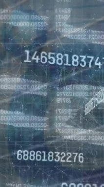 Çevrimiçi güvenlik zincirleri üzerinden finansal veri işleme animasyonu. Küresel iş, finans, bilgisayar ve veri işleme kavramı dijital olarak oluşturulmuş video.