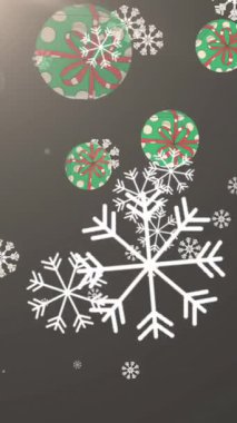 Yılbaşı süslemelerinin üzerine düşen kar animasyonu. Noel geleneği ve kutlama konsepti dijital olarak oluşturulmuş video.