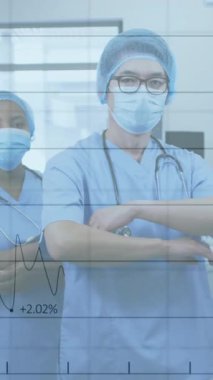 Hastanede, önlüklü sağlık uzmanları veri tablolarının animasyonunu inceliyor. Tıbbi, takım çalışması, işbirliği, analiz, danışma, araştırma