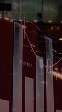 Gece şehir trafiğinin hızlandırılmasına karşı istatistiksel veri işleme animasyonu. Bilgisayar arayüzü ve iş veri teknolojisi kavramı