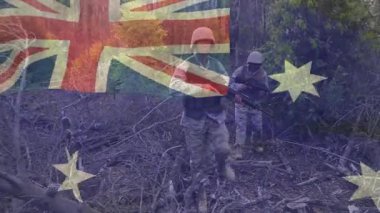 Avustralya bayrağı, ağaçların taranması ve ateş açılması sinyallerini veren birlikler olarak dolgu görünümünü kaplıyor. Askeri, taktik, kamuflaj, savaş, takım çalışması, orman, eylem