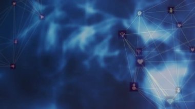 Ortaya çıkan küre, bağlanan düğümler, titreşen ikonlar ve ağ büyümesini gösteren bulut parlamaları. Teknoloji, bağlantı, dijital, siber alan, fütüristik, iletişim, yenilik