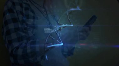 Telefonu kaydıran kadın, DNA sarmalı büyüyen tarama halkaları titreşiyor ve teknoloji için CLone etiketi maddeleşiyor. Gelecekçi, yenilikçi, teknoloji, arayüz, bilim, dijital, kimlik