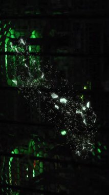 Sunucu odasının üzerinde şekillerin ve zarfların animasyonu. Küresel iş, teknoloji ve dijital arayüz kavramı dijital olarak oluşturulmuş video.