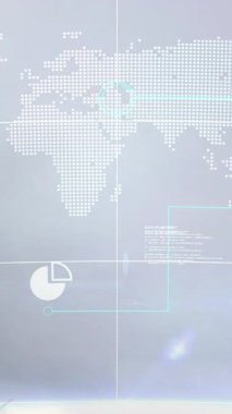 Kırsal alanda rüzgar türbinleri üzerinde dünya haritası ve veri canlandırma animasyonu. Yenilenebilir, sürdürülebilirlik, çevre, teknoloji, analitik, temiz enerji