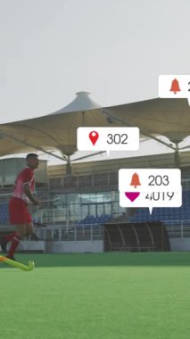 Çeşitli erkek hokey oyuncularının güneşte maç yapmalarıyla ilgili sosyal medya bildirimleri. Sosyal ağ, spor, rekabet, dijital arayüz ve iletişim, dijital olarak oluşturulmuş video.