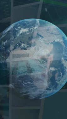 Ekranlarda ve kürede çeşitli verilerin animasyonu. Dijital olarak oluşturulan küresel veri işleme, ağ ve teknoloji konsepti.