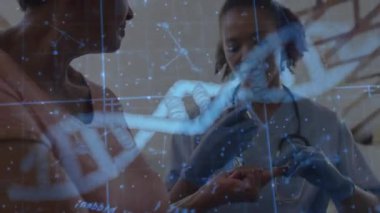 Analiz için parmak izi testleri yapan sağlayıcı, DNA 'nın dönüşümlü olarak üzerinde çalışıyor. Tıbbi, sağlık, genetik, tanı, laboratuvar, analiz, yenilik