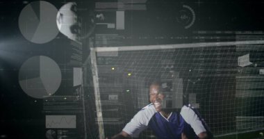 Dalış kalecisi eldiven takıyor ve kalenin önünde dijital kaplamalarla topları kurtarıyor. Atletik, teknoloji, spor, dijital, gece görüşü, yarışma, veri analizi