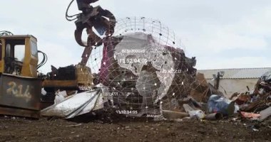 Küre göründüğünde, kırmızı araba kabuğunu kıskaçlamak, sıralama için metal kaldırmak ve parçalamak. Sanayi, otomasyon, makine, geri dönüşüm, teknoloji, dijital, mühendislik