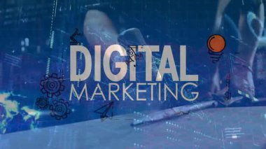 Olgun adam Stylus 'u tablet üzerinde tıklatıyor dijital pazarlama görselleri için analiz sistemi simgeleri başlatıyor. Teknoloji, yenilik, fütüristik, kurumsal, veri analizi, ui tasarımı, bağlantı