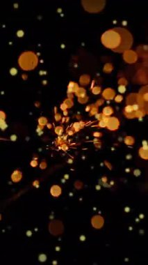 Siyah arkaplandaki ışık noktalarının canlandırması. Işık, şablon ve hareket konsepti dijital olarak oluşturulmuş video.