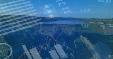 Kale enkazında uçan drone sürgülü çubuklar ve animasyon göstergeleri, verileri gösteren solgun turtalar. Tarihsel, manzara, veri, görselleştirme, manzara, analiz, uzak