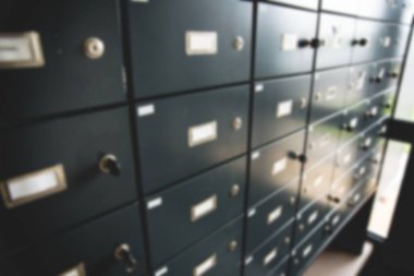 Odadaki güvenlik dolaplarının yüksek açılı görüntüsü