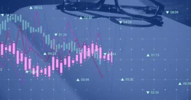 Oynatma başlatıldığında, şamdanlar fuşya çizgisi ile sürükleniyor ve masa üzerinde piyasa verilerini takip ediyor. Finans, analitik, teknoloji, ön panel, yatırım, dijital, fütüristik