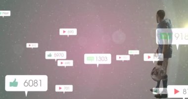 Futbol oyuncusu gibi görünen sosyal ikonlar kask sürme sayısıyla pembe gradyan yürüyorlar. Dijital, katılım, modern, dinamik, spor, teknoloji, enerjik