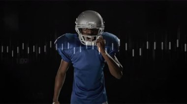 Futbolcu stüdyoya giriyor ve çene kayışını ayarlıyor. Analiz için nabız dalgalarını etkinleştiriyor. Sporcu, spor, teknoloji, veri, analiz, dijital, yoğunluk