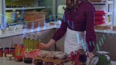 Aşçı, zeytinyağı denetleme etiketini kaldırıp yemek animasyonuyla sergiliyor. Zanaatkar, aşçı, köylü, organik, gurme, doğal, el yapımı