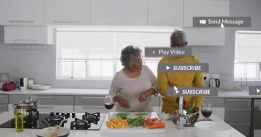 Mutfak adasında sebze pişiren bir çift sosyal medya simgelerinin etrafında dönmesine neden oluyor. Aile içi, aşçılık, minimalist, yaşam tarzı, modern, ev, nişan