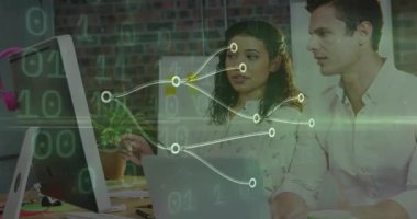 Ekrana bakıyorum, kadın düğümü işaret ederken ağ animasyonu veri analizi için yeniden yapılanıyor. İşbirliği, veri, görselleştirme, takım çalışması, teknoloji, profesyonel, yenilik