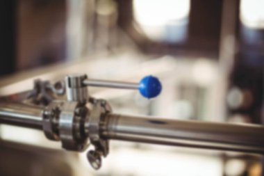 Fabrikadaki boru hattına yakın çekim.