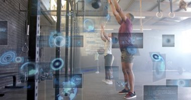 Sağlık toplarını havaya kaldırma, spor giyim eğitimi alan bir grup barfiks teçhizatı, UI kaplamaları. Fitness, digital, innovation, strength, training, technology, teamwork