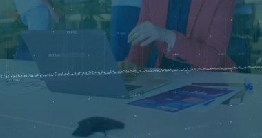 Dijital dalga formu kaplamalı iş görüşmesi için çağrı cihazı değerlendirme tablosu alınıyor. Şirket, takım çalışması, analitik, profesyonel, yenilik, teknoloji, strateji