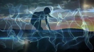 Dönen dijital ağ, teknoloji gösterisi için uçurum boyunca yürüyen kadın figürü başlatıyor. Soyut, gelecekçilik, ambiyans, esneklik, yenilik, dinginlik, dijital sanat