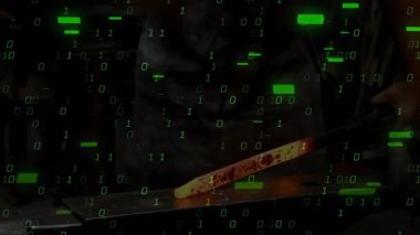 Demirci, yeşil kod ortaya çıkarken örse çelik, çekiç bıçağına da çekiç takıyor. Sanayi, zanaat, teknoloji, yenilik, manuel, zanaatkar, distopyan