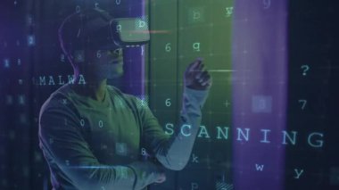 VR kullanıcısı el kaldırıyor tarama başlatılıyor zararlı yazılım tespit ediliyor güvenlik duvarı devre dışı bırakılıyor ve siber saldırıya uğruyor. Gelecekçi, siber güvenlik, teknoloji, sanal, arayüz, dijital, uyarı